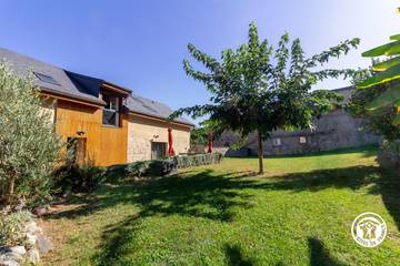 Gîte pour 10 personnes, avec jardin et terrasse à Ayzac-Ost