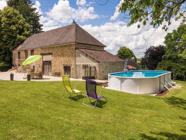 Location de vacances pour 4 personnes, avec Terrasse ainsi que Jardin et Piscine à Saint-Priest-les-Fougères