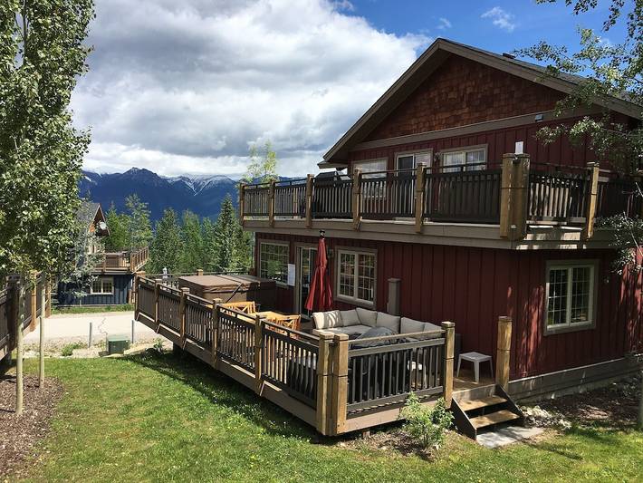 Vacation rental for 5 people, with terrace and hot tub in Kicking Horse