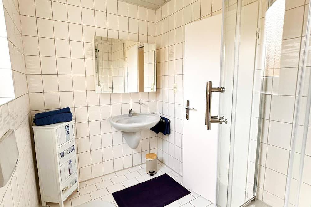 Ganze Wohnung, Ferienwohnung 63 qm, Terrasse mit Blick auf die Berge, Schlafzi., Wohnzi., Duwc, max.4 Pers in Ruhpolding, Bayerische Alpen