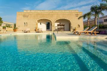 Gîte pour 2 personnes, avec jardin ainsi que piscine et vue à Martano