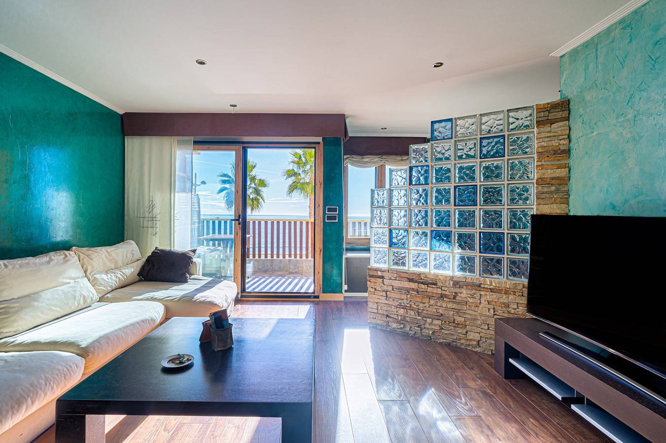 Apartamento entero, Apartamento "Apto Villajoyosa 1ª Línea" cerca de la playa con vistas al mar y Wi-Fi in Villajoyosa, Costa Blanca