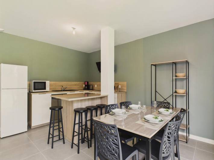 Gîte pour 4 personnes, avec jardin, adapté aux familles à Le Tour-du-Parc