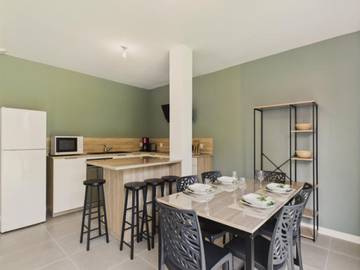 Gîte pour 4 personnes, avec jardin, adapté aux familles à Le Tour-du-Parc