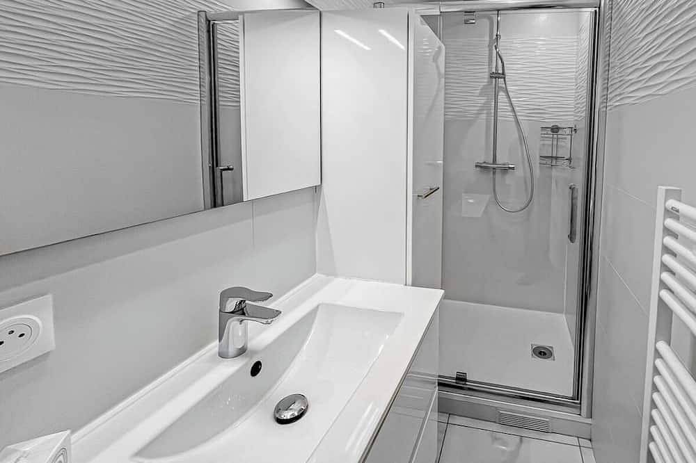 Appartement entier, Appartement moderne et Lumineux à 5 min du Rer et 15 min de l'aeroport in Villeneuve-Saint-Georges, Val-de-Marne