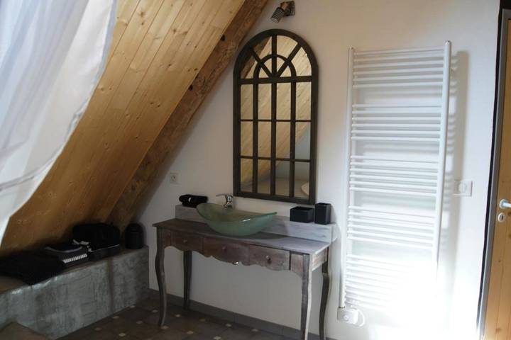 Location de vacances pour 4 personnes, avec vue et jardin à Baguer-Pican - 2