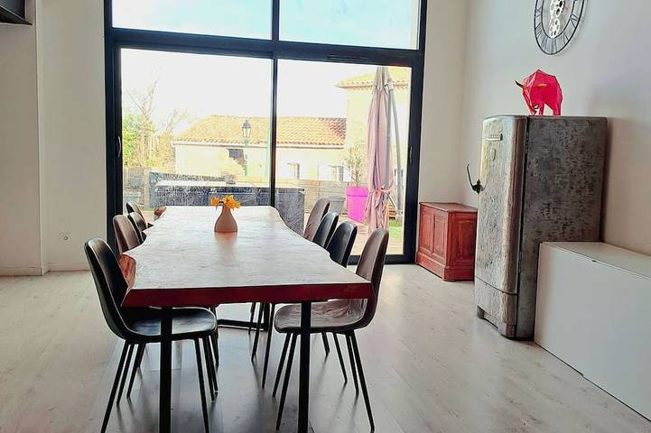 Location de vacances pour 8 personnes dans Sistels