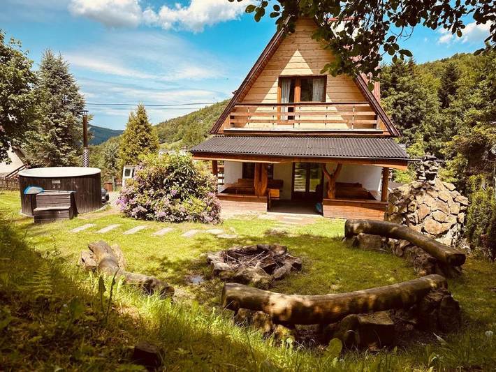 Apartament wakacyjny dla 15 osób, z Balkon i Jacuzzi oraz Taras i Ogród w Porąbka