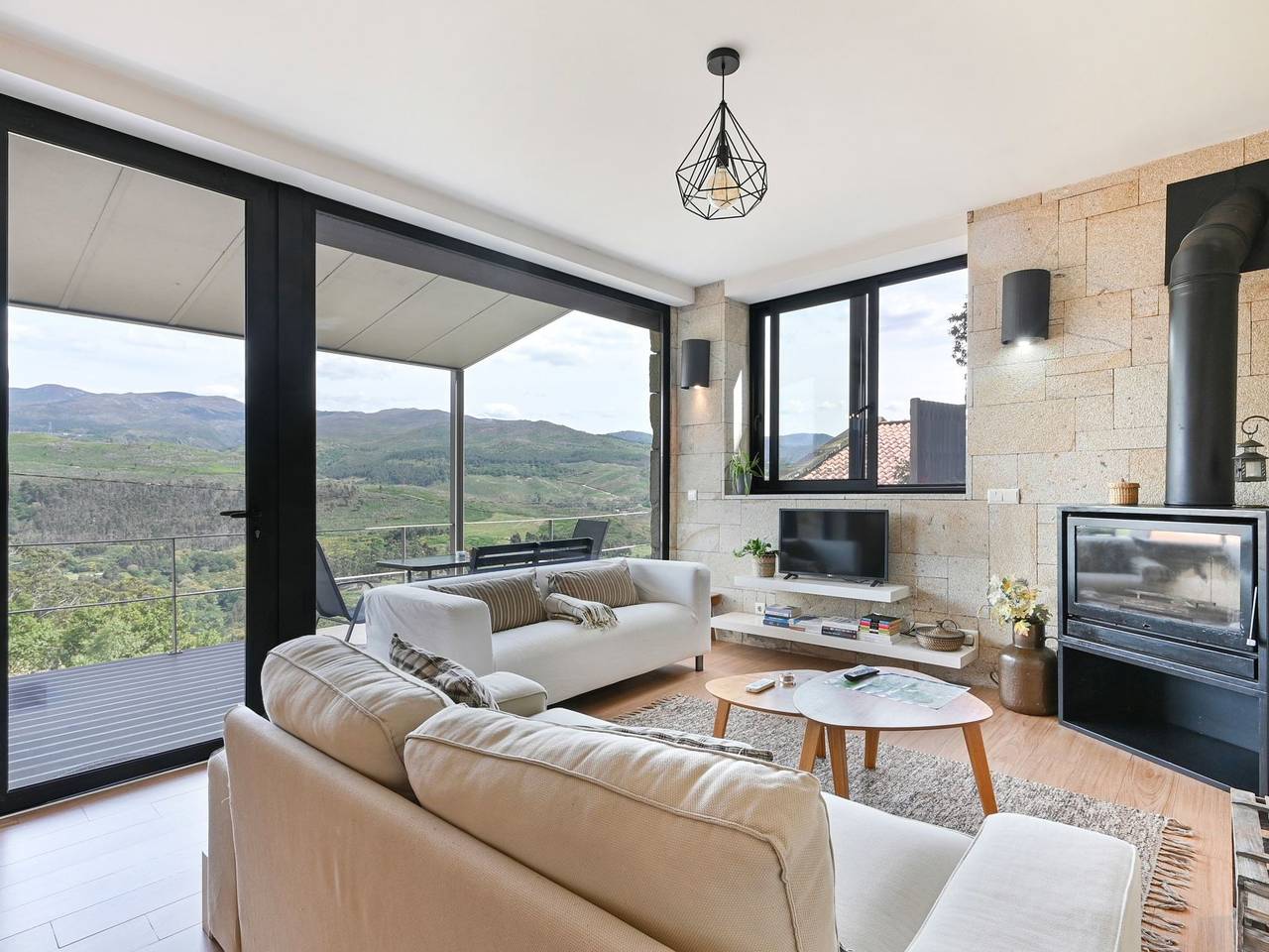 Casas das Olas 5 - Großartige Aussicht, 2 Pools, idealer Ort zum Entspannen und in São Jorge e Ermelo, Distrito de Viana do Castelo