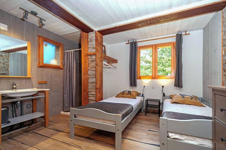 Apartamento de 5 piezas 110m² 14 personas 4 habitaciones 3 baños, WiFi, sábanas, jardín in Mont-de-Lans, Les Deux Alpes