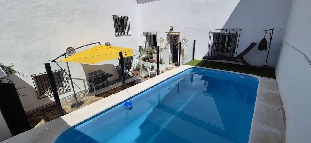 Casa de vacaciones para 14 personas, con terraza además de piscina y vistas, Se admiten mascotas - 1