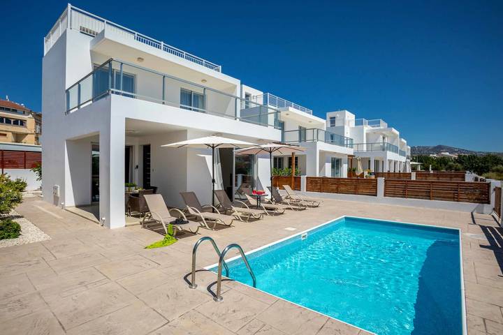 Villa for 6 people, with Balcony and Terrace as well as Pool in Peyia