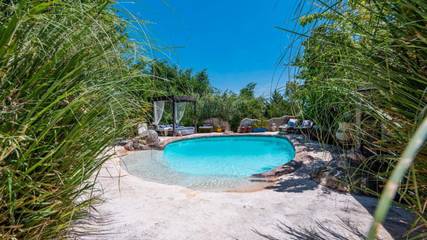 Chalet para 8 personas, con jardín además de piscina y sauna en Loja