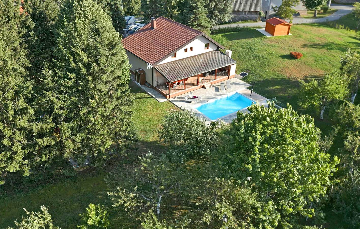 Gemütliche 305 m² große Wohnung mit Pool, WLAN, Klimaanlage und Grill in Ogulin, Karlovac und Umgebung