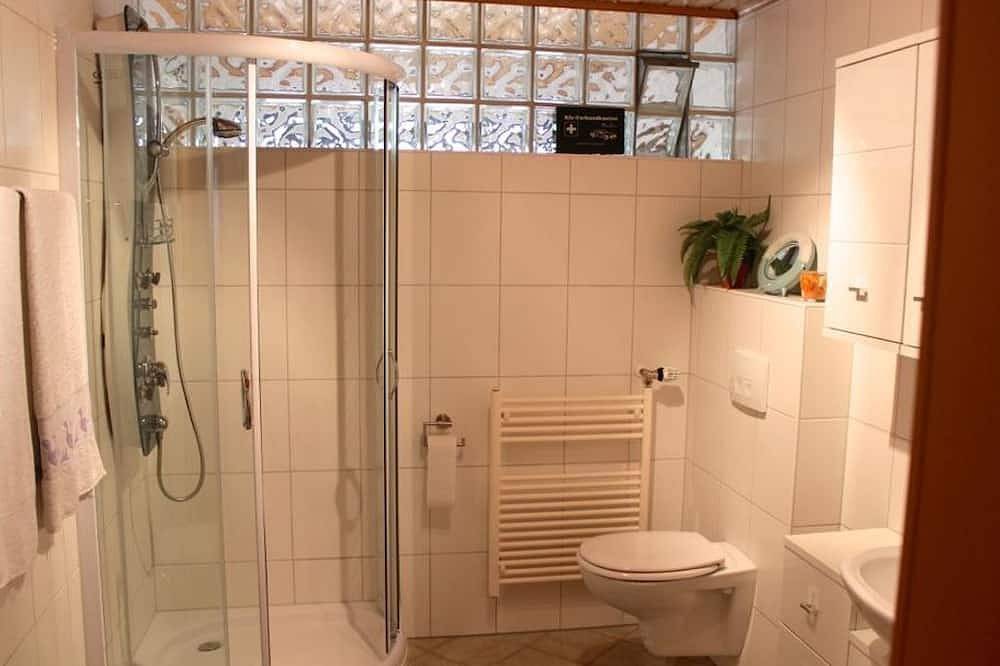 Apartamento entero, Apartamento, ducha, aseo, cabina de infrarrojos - Apartamento \"Zur Quelle\" in Ranschbach, Trifelsland