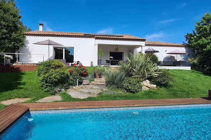 Location de vacances pour 6 personnes, avec Jacuzzi ainsi que Terrasse et Jardin à Les Matelles