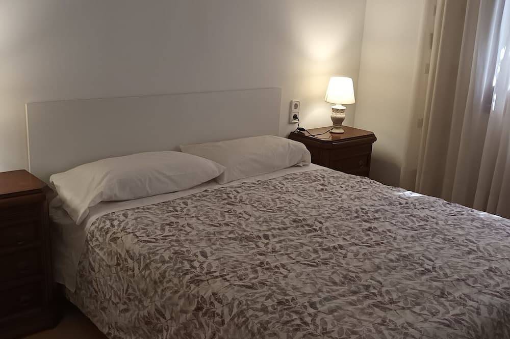 Casa rural 'Marina' con terraza privada, jardín privado y Wi-Fi in Lleida, Costers del Segre