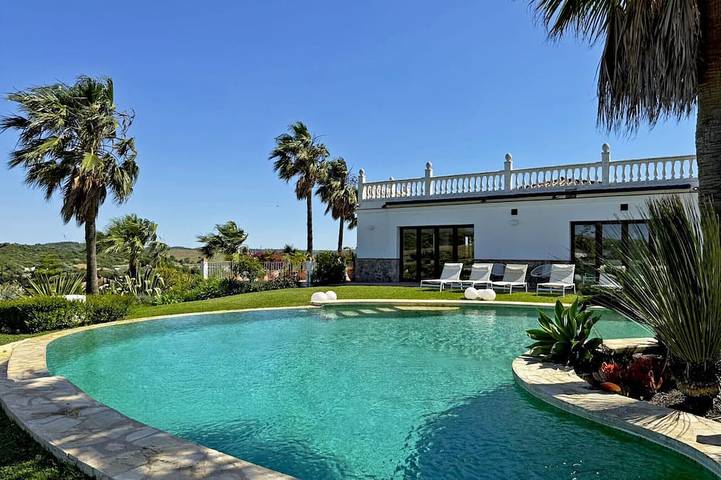 Villa pour 10 personnes, avec piscine ainsi que jardin et terrasse - 1