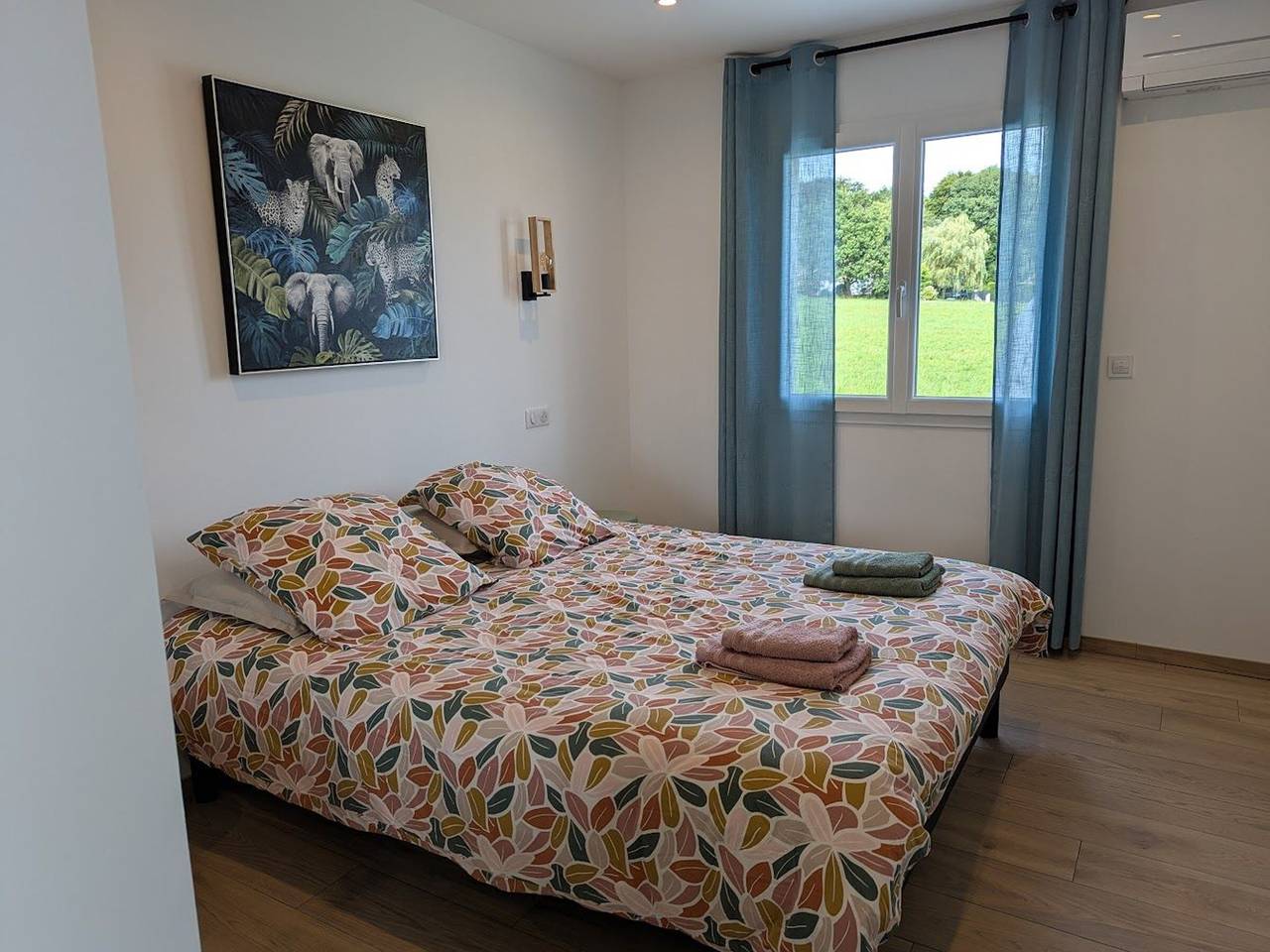 Maison de vacances raffinée avec terrasse et piscine partagée in Dounoux, Région d'Épinal