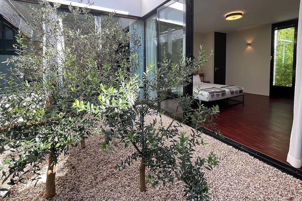 Lässig-luxuriös, waldnah: 180 qm Atriumwohnung in Topvillengegend in Würzburg, Fränkisches Weinland