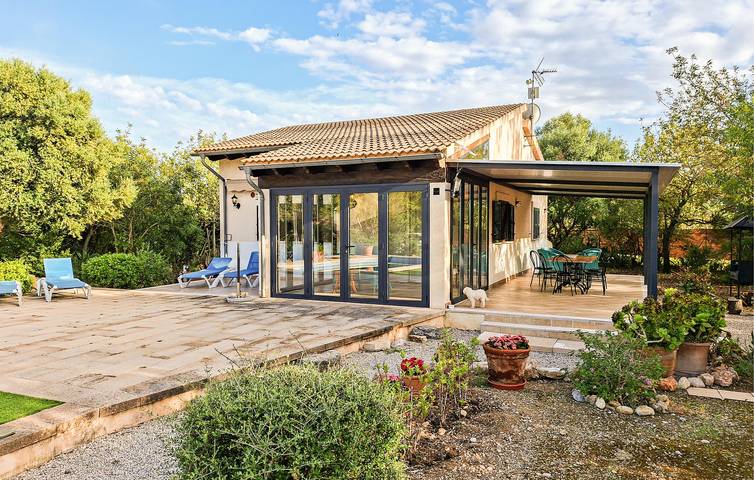 Cozy Terrace Apartment with Pool, Kitchen & Grill in Búger in Campanet, Majorca Center