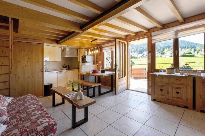 Location de vacances pour 11 personnes, avec terrasse ainsi que vue et jardin à Métabief - 2