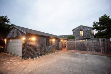 Vacation Home for 10 Guests in Bandon (Oregon), Oregon Coast, Picture 2