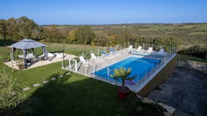 Gîte pour 8 personnes, avec piscine ainsi que terrasse et jardin dans Cœur de Causse