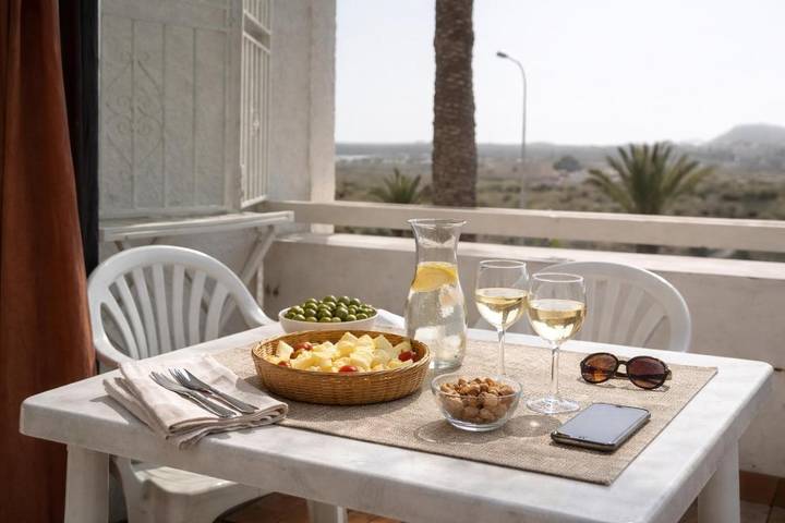 Ferienwohnung für 3 Personen, mit Balkon und Terrasse sowie Pool und Ausblick