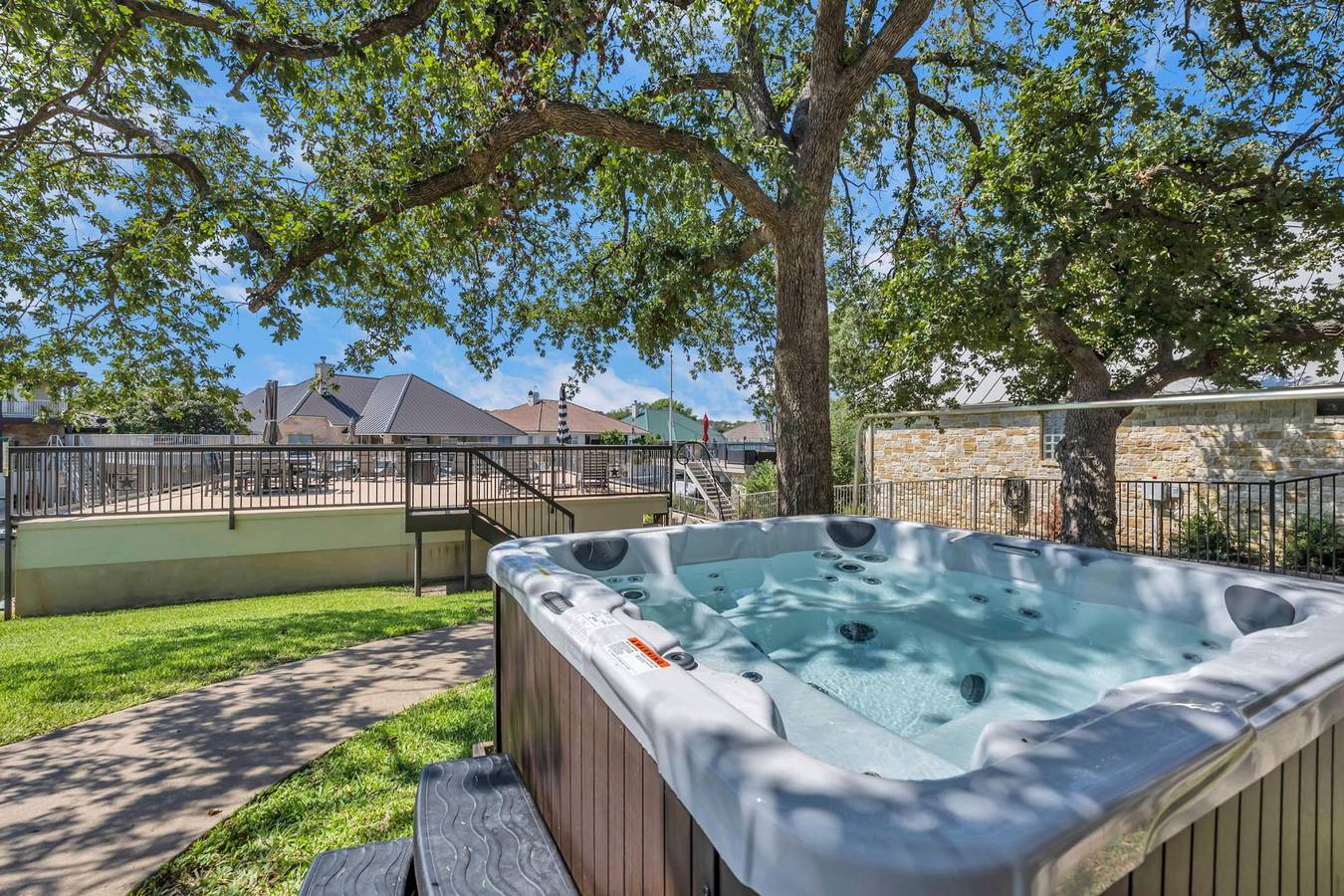 Waterfront Home   Boat Slip   Spacious Outdoor Patio   Fenced Yard in Horseshoe Bay, Condado de Llano