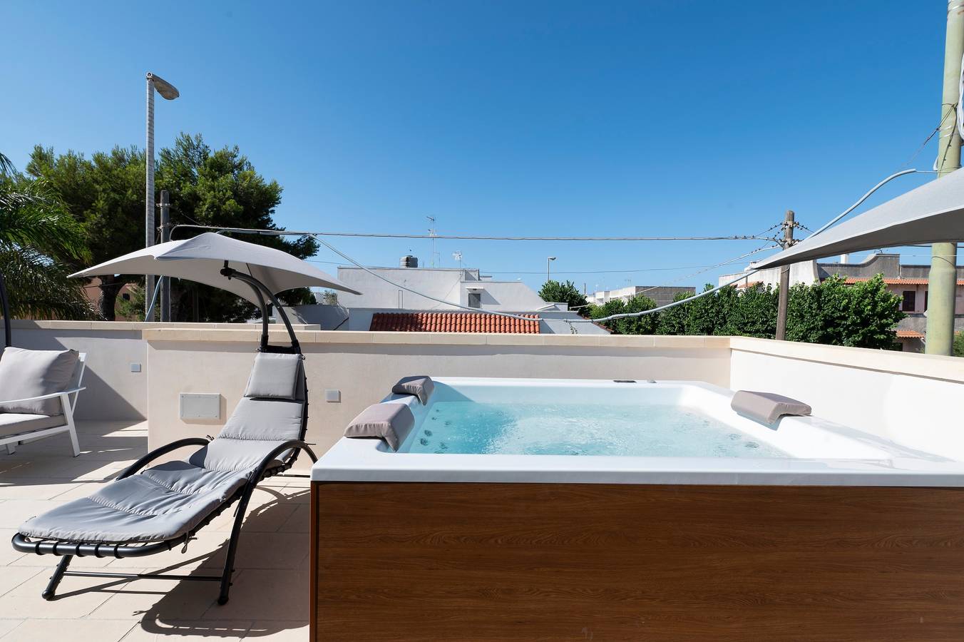 Appartamento intero, Appartamento 'Suite Le Due Sorelle' con terrazza privata e Minipiscina Idromassaggio in Torre dell'Orso, Melendugno