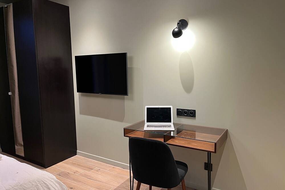 Appartement entier, Chambre double avec salle de bain in Villers-Cotterêts, Aisne