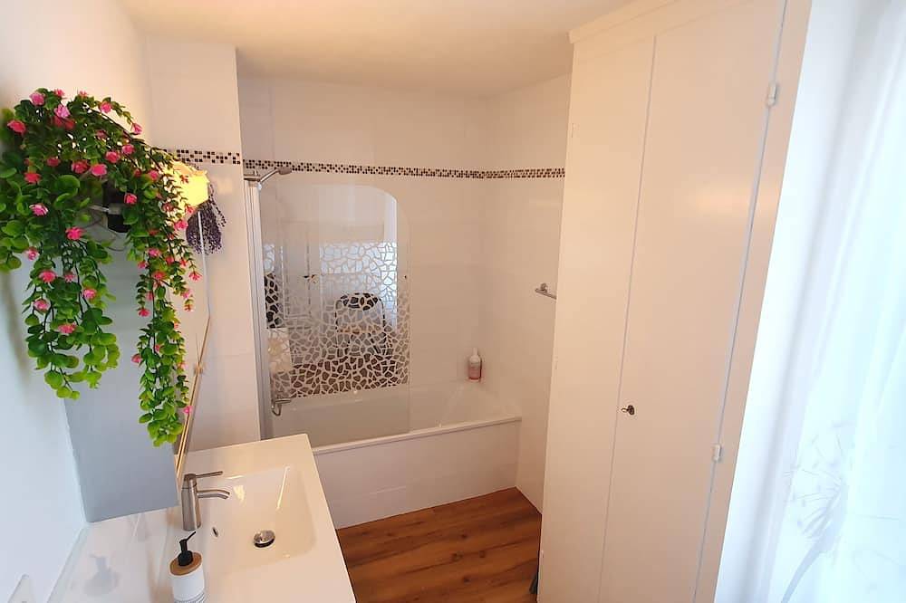 Entire apartment, Stylish 4-room apartment suite in Gertrud Schlössli, central, quiet, stylish in St. Gallen, Lake Constance (Switzerland)