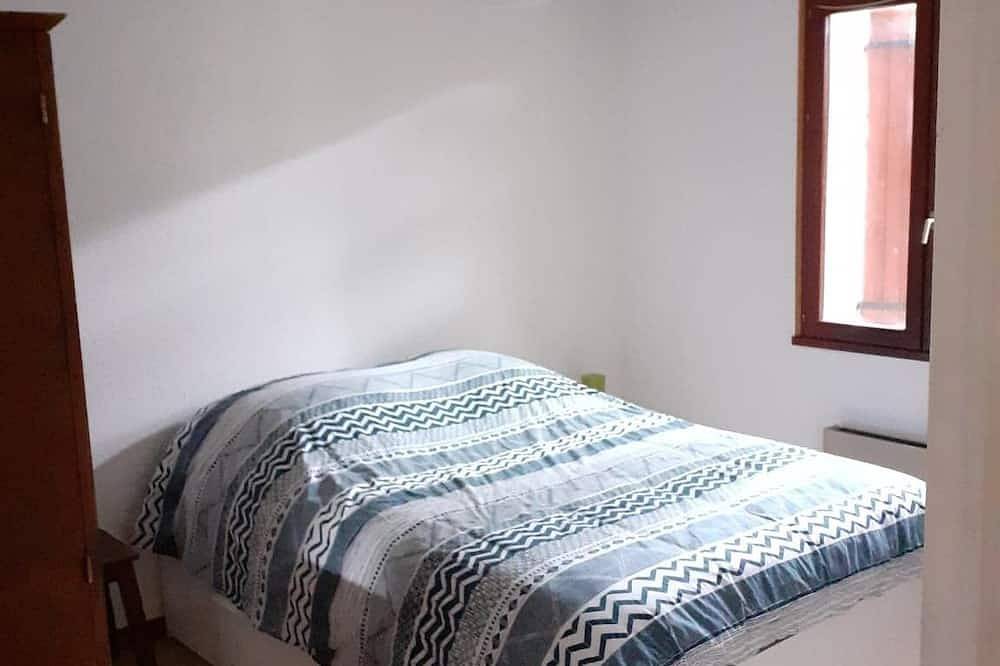 Entire apartment, Spacious and bright apartment in the heart of the Queyras Arvieux in Arvieux, Queyras