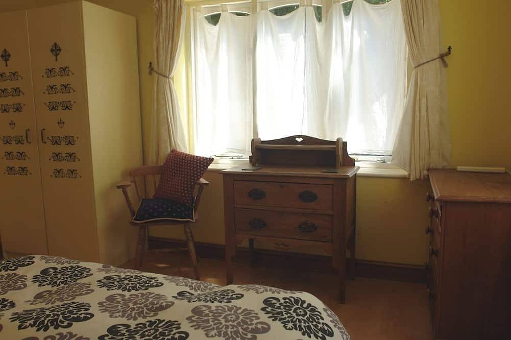 Galanda Treetops, pet friendly, with a garden in Newton Ferrers in Newton and Noss, South Devon