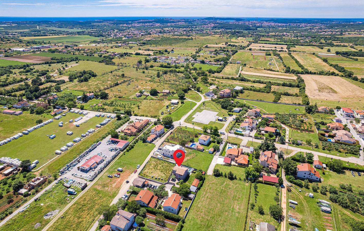 Reizende 2-Zimmer-Wohnung mit Pool, 2 km vom Stadtzentrum von Sisan entfernt in Sisan, Südküste Istrien