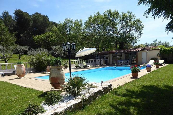 Location de vacances pour 4 personnes, avec Balcon ainsi que Jacuzzi et Jardin à Velaux