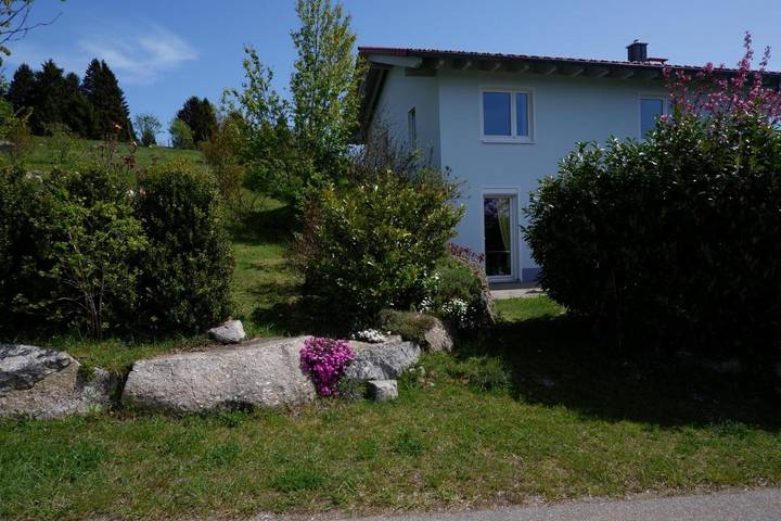 Ferienwohnung für 3 Personen, mit Terrasse und Garten sowie Ausblick