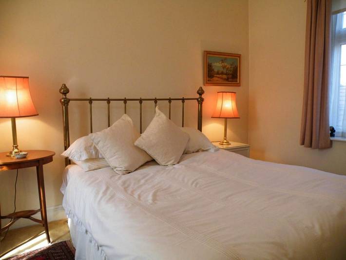 B&b for 4 people, with view and garden as well as terrace in Hampshire