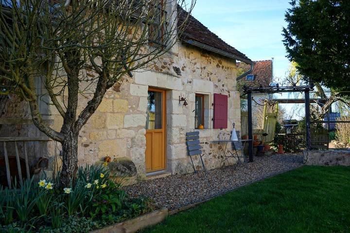 Location de vacances pour 4 personnes, avec jardin ainsi que vue et piscine, adapté aux familles à Le Grand-Pressigny - 2