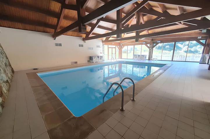 Location de vacances pour 8 personnes, avec piscine ainsi que sauna et balcon dans Guzet-Neige