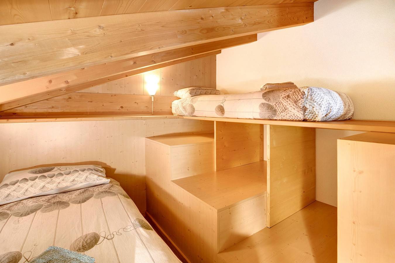 Appartamento intero, Appartamento "Bucaneve" con vista sulle montagne, terrazza privata e Wi-Fi in Isolaccia, Valdidentro