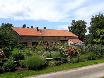 Gîte pour 8 personnes, avec jardin ainsi que piscine et terrasse à Boursault (Marne)