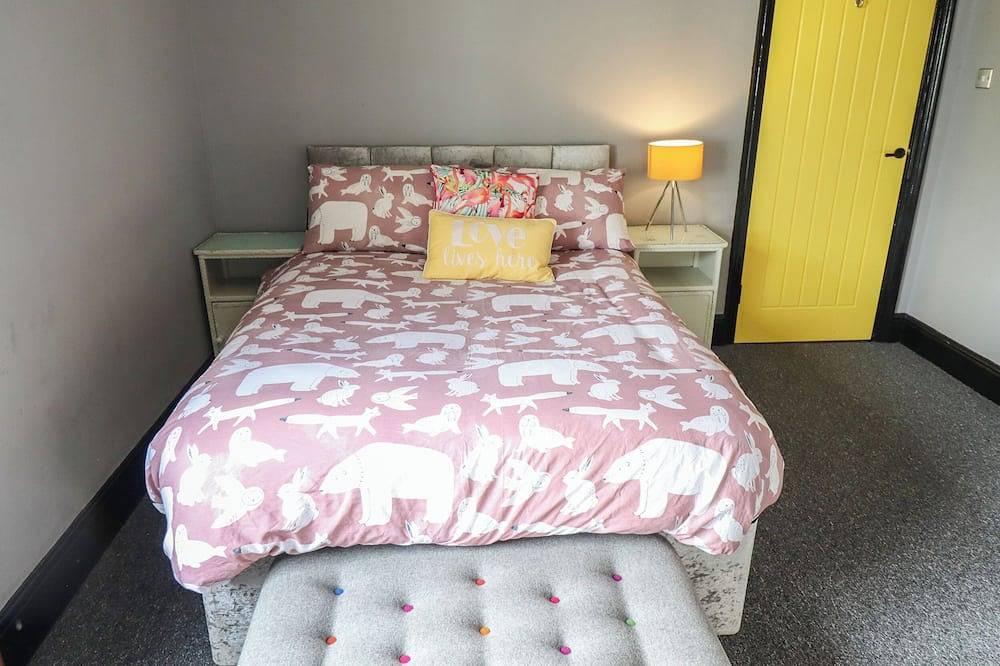 The Yellow House, family friendly, with hot tub in Withernsea in Withernsea, Östliches Yorkshire