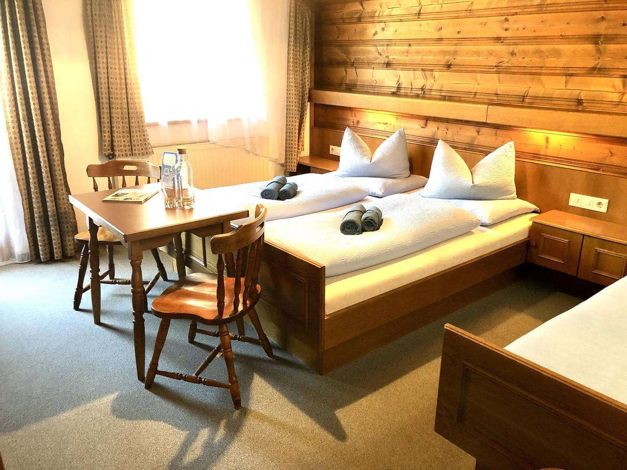 Dreibettzimmer mit Dusche, Wc in Dienten am Hochkönig, Pinzgau