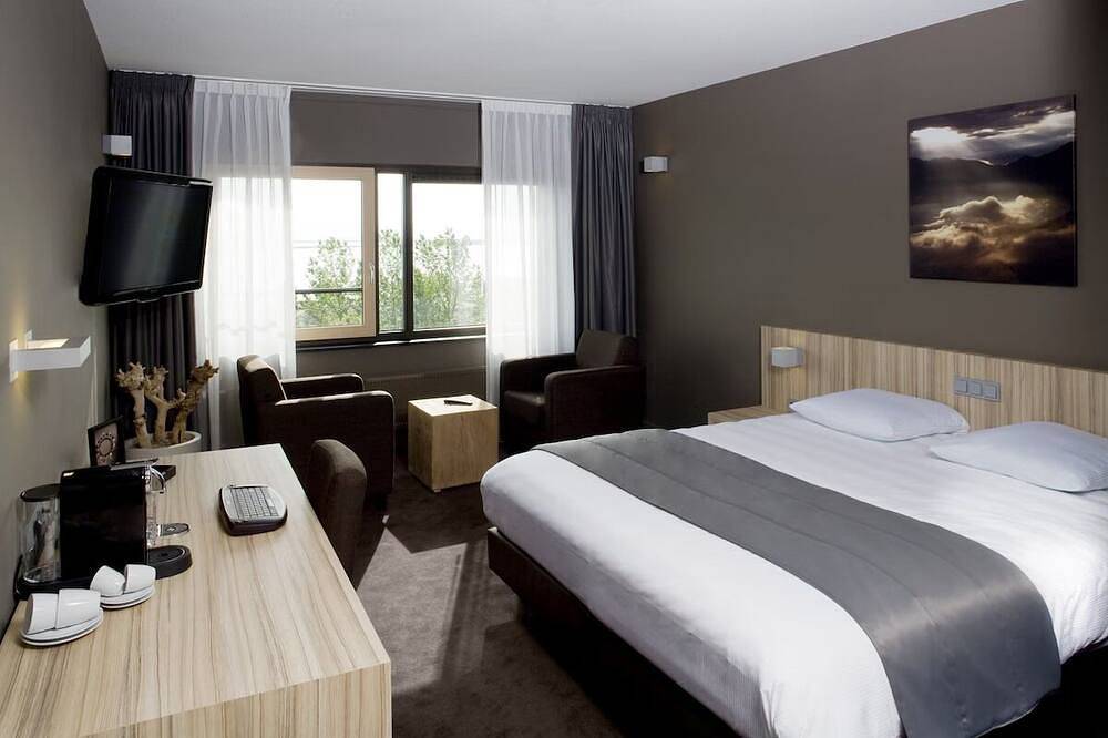 Wellness Escape Near Attractions with Parking and Pool in Bergen op Zoom, Nordbrabant