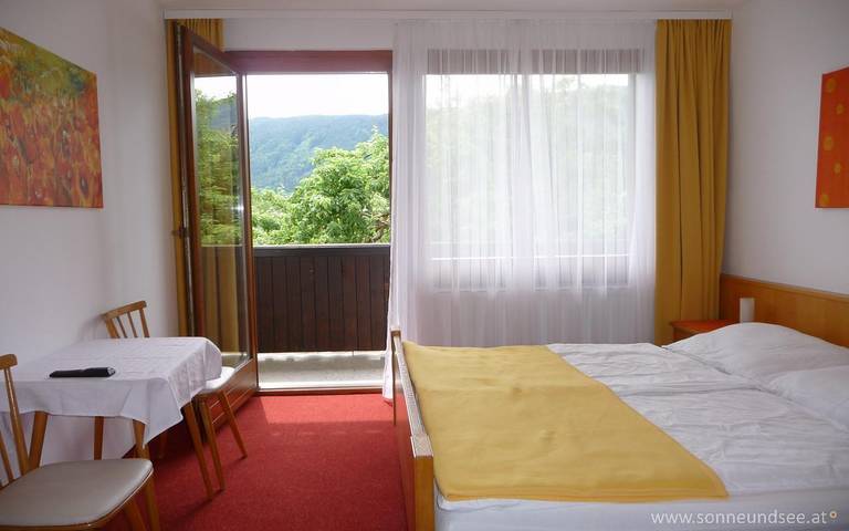 Ganze Ferienwohnung, Zimmer 6 für 2 Personen mit  Bad und Balkon in Bodensdorf, Gerlitzen