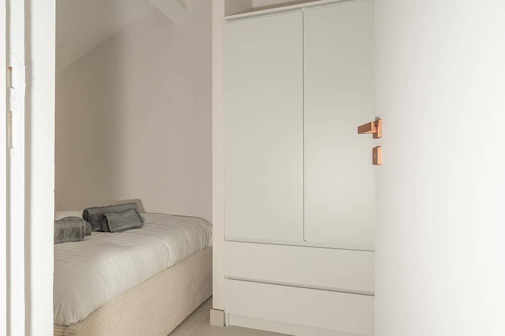Entire apartment, Renovated duplex with sea view on the outskirts of Monaco in Cap-d'Ail, Nice region