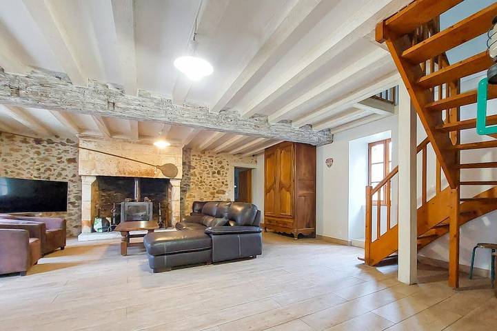 Location de vacances pour 8 personnes, avec jardin à Rougnac