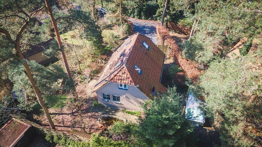 Ferienhaus für 8 Personen, mit Whirlpool und Terrasse sowie Garten und Sauna